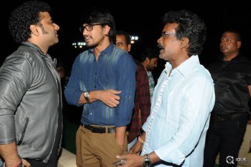 Kumari 21 F Movie Platinum Disc Function